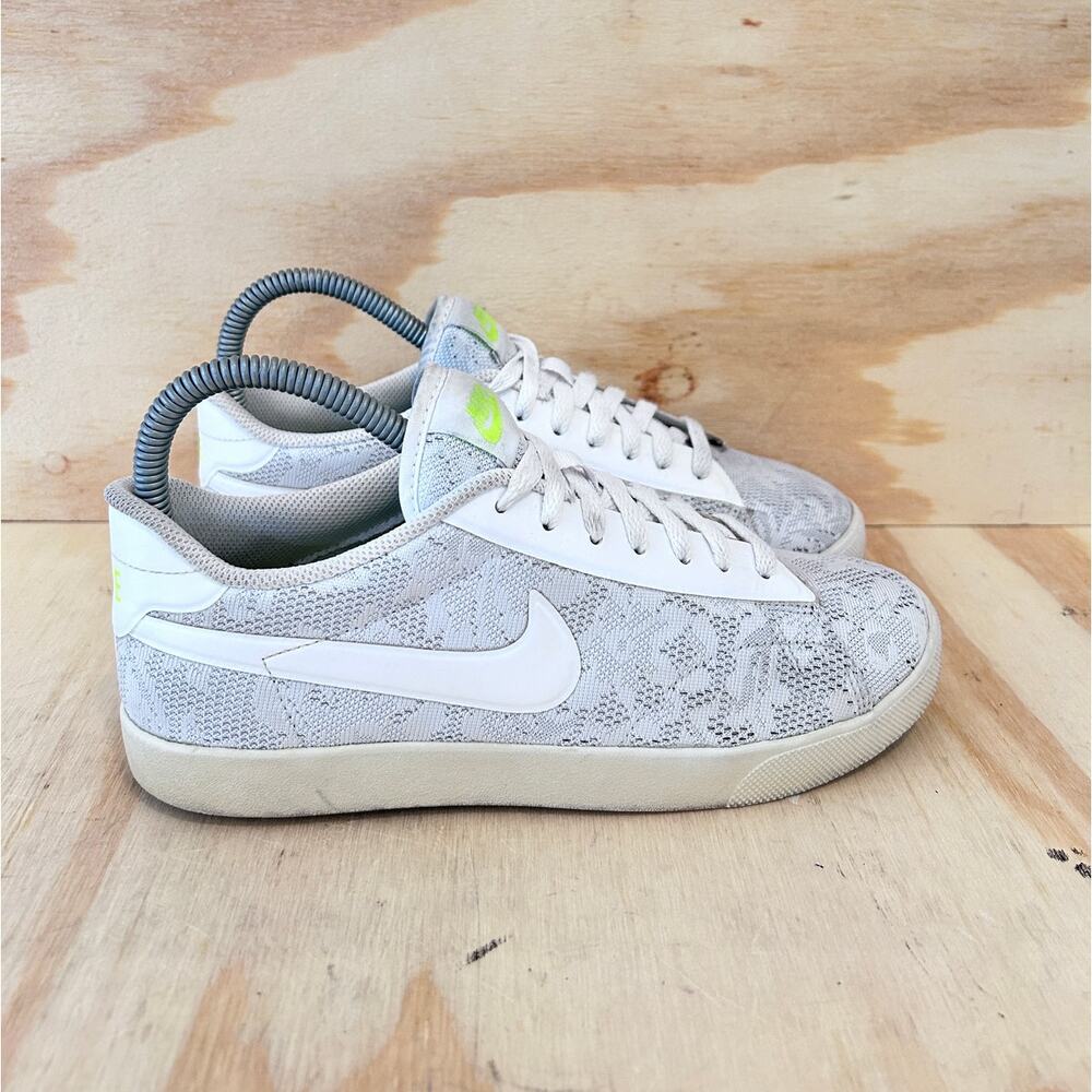 Nike - Racquette 17 - Sneakers - White - Women's - 7 - 902860-100